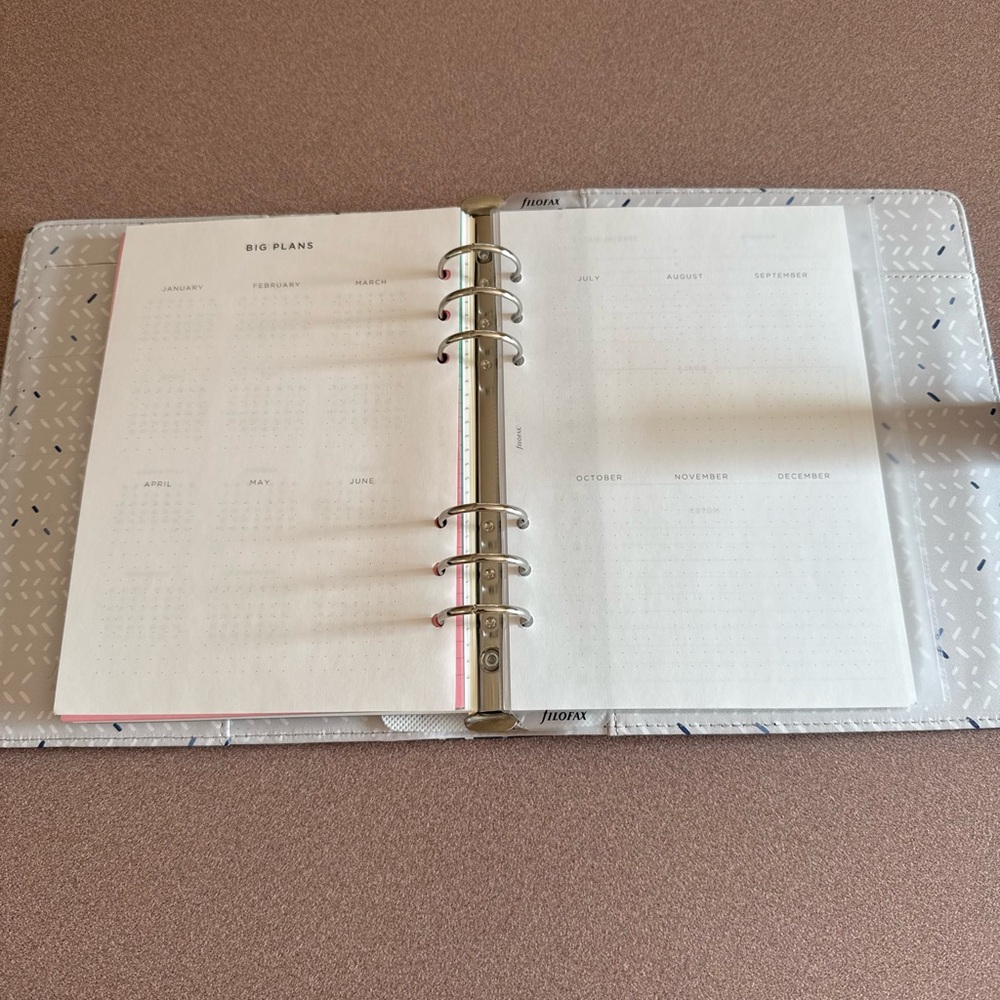 filoFAX Indigo A5 Planner with Polka Dots - Picture 13 of 14